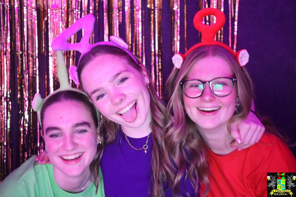 ../Images/Jeugd Opwarmbal Photobooth 338.jpg